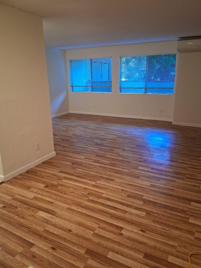 Tarzana Tennis Club Apartments - Tarzana Tennis Club Apartments