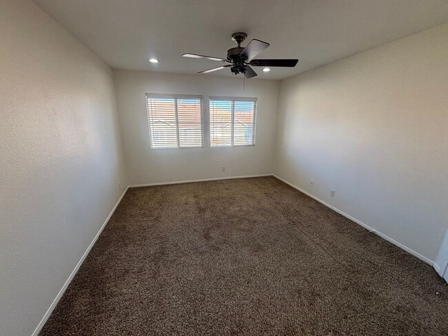 Photo - 3 Bedroom Towhome for Rent in Canyon Country!