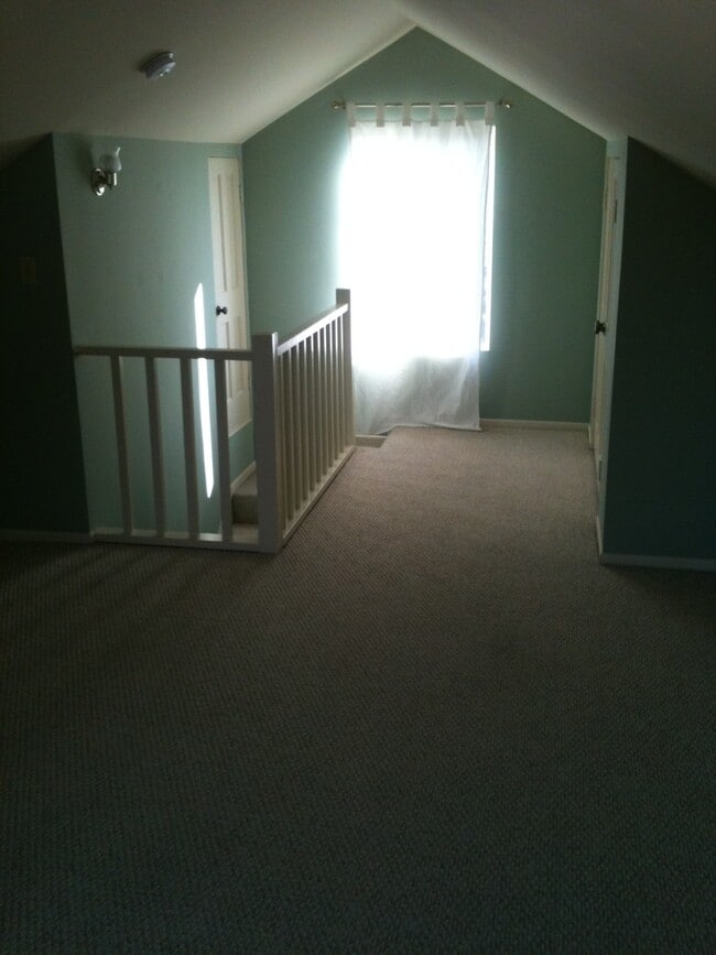 Second Floor Loft - 4215 Mildred Ave Unit Front Detached House