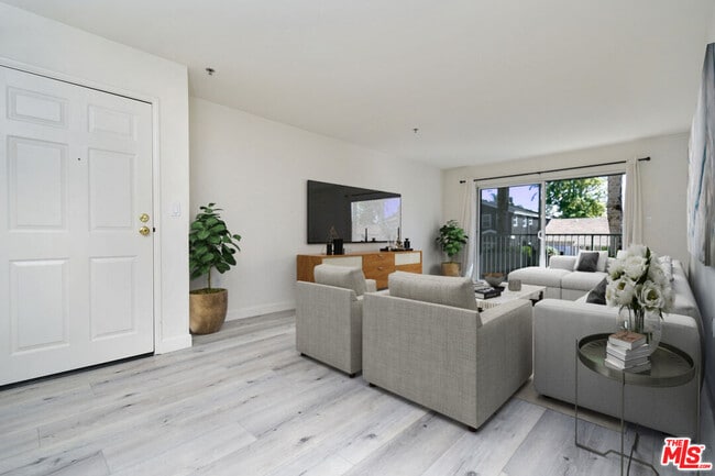 Photo - 4501 Cedros Ave Unit 112