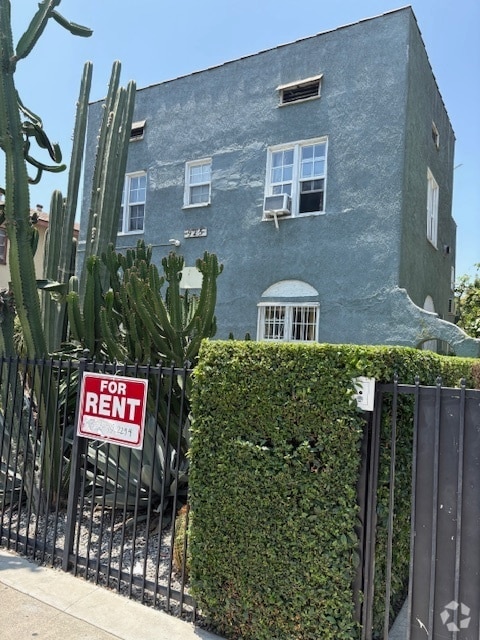 Building Photo - 927 1/2 Parkman Ave Unit 927 12 Rental