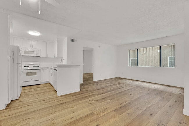 Living room & Kitchen - 22415 Del Valle St Apartments