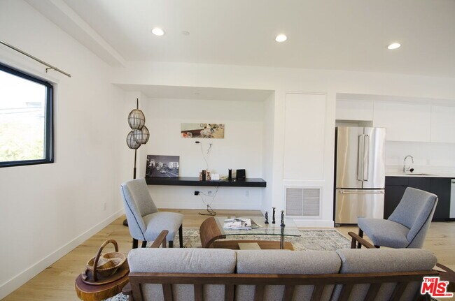 Photo - 860 S Wilton Pl