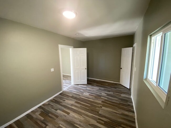 Photo - 1 Bedroom House With Yard and Private Laundry