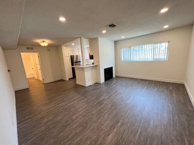 Photo - 3722 S Canfield Ave Unit 204