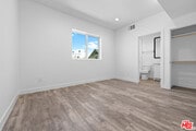 Photo - 603 W 41st Pl