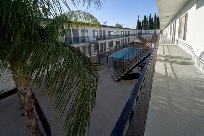 Photo - 20445 Saticoy St Unit 15