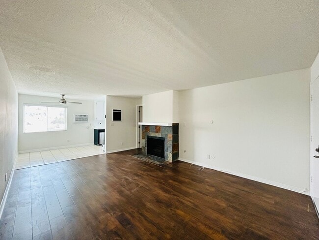 wat370 - wat370 Apartment Unit 211