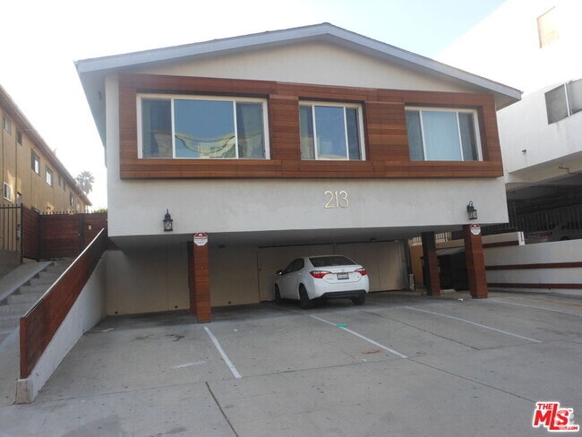 Building Photo - 213 S Alexandria Ave Rental