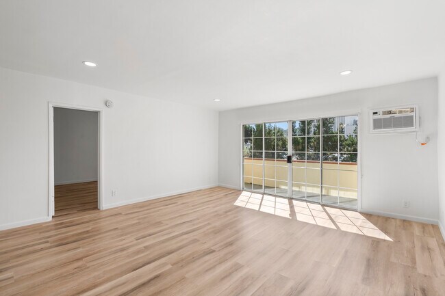 Photo - Willis Apartments