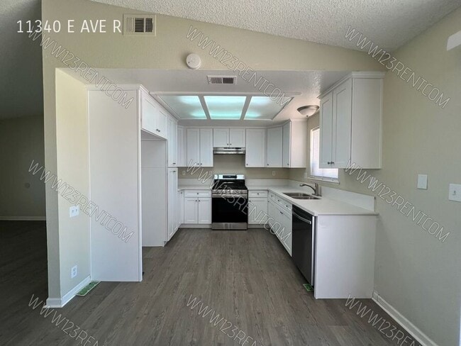 Photo - 11340 E Avenue R