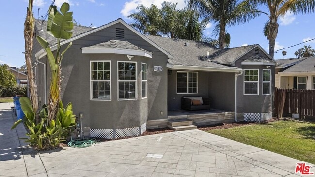 Building Photo - 6712 Cedros Ave Rental