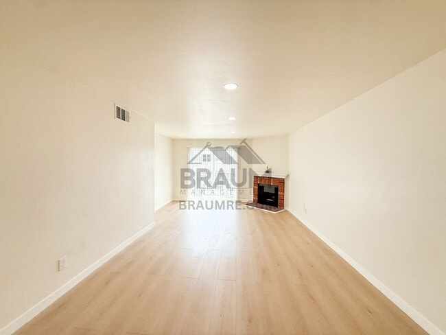 Photo - 11839 Burbank Blvd Unit 1