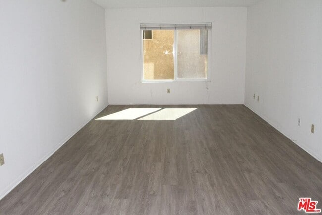 Building Photo - 3600 Bagley Ave Unit 102