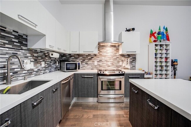 Building Photo - 433 Pine Ave Unit 308