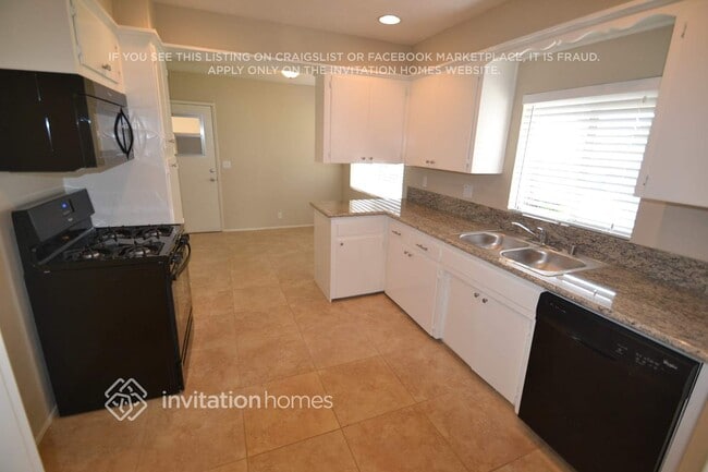 Photo - 615 N Sycamore Ave