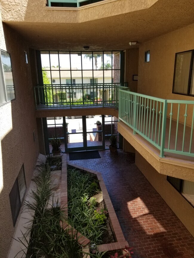 Photo - Dicken's Court Apartments