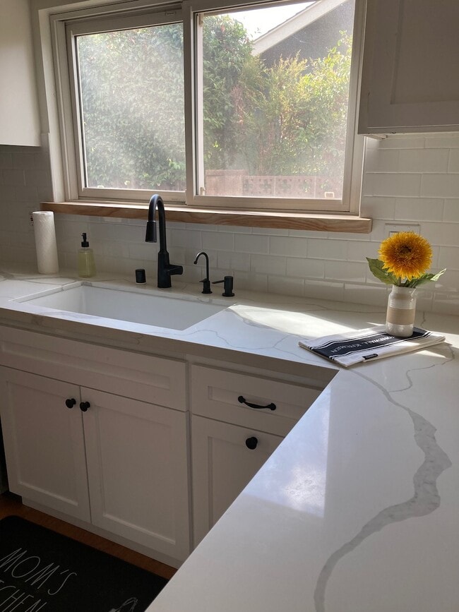 Photo - 94 Oakleaf Ave