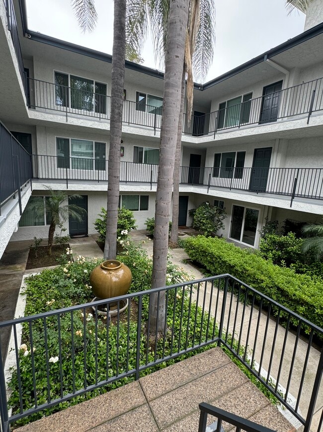 Courtyard - Second Street Apartments