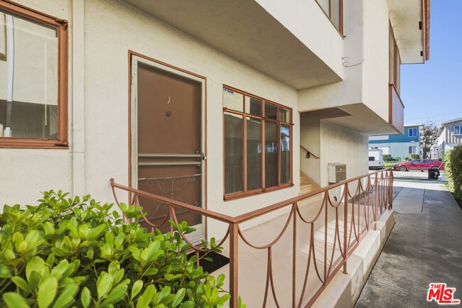 Photo - 1058 S Wooster St Unit 1