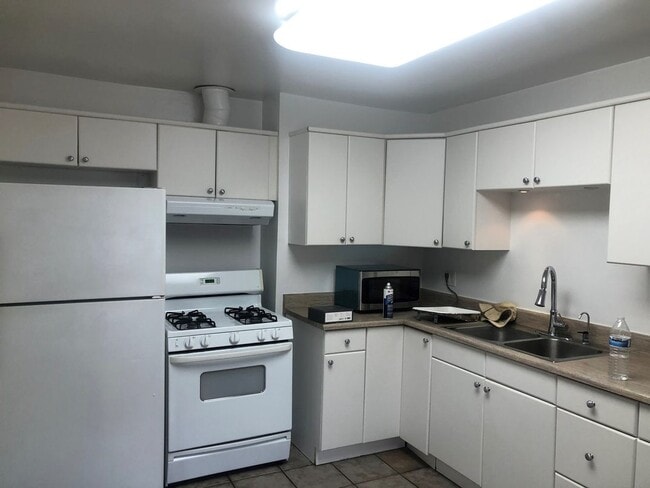 Photo - 805 E. 7th St.