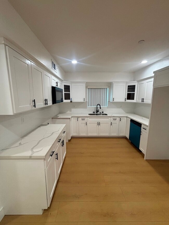 Photo - 5526 S Wilton Pl