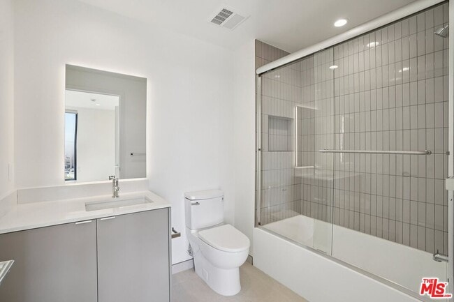 Photo - 10431 Santa Monica Blvd Unit 208