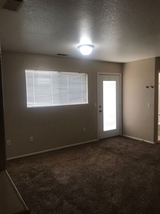 Photo - 4 BEDROOM HOME WITH VIEWS, NEAR WAALEW IN SYCAMORE ROCKS AREA OF APPLE VALLEY.