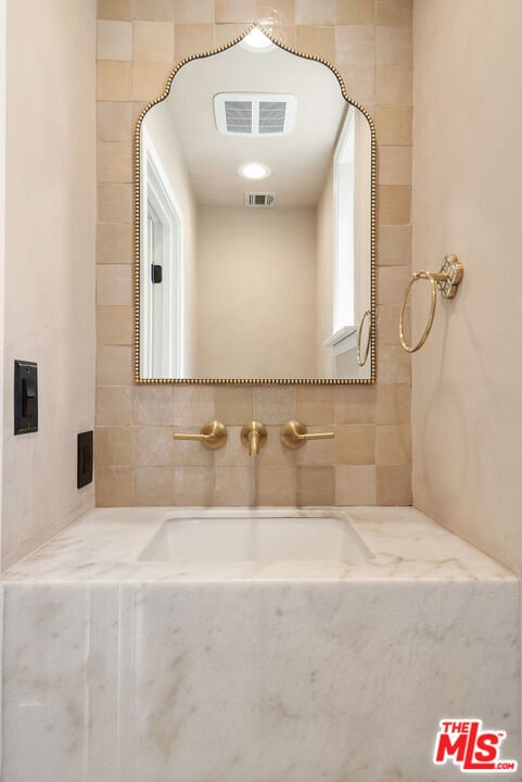 Photo - 2049 Watson St