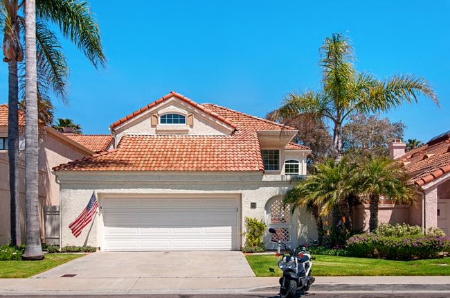 Building Photo - Port Royale three bedroom three bath yard gardener