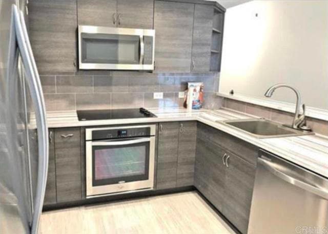 Building Photo - 425 W Beech St Unit 614