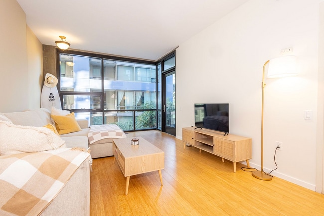 Building Photo - 350 11th Ave Unit 328