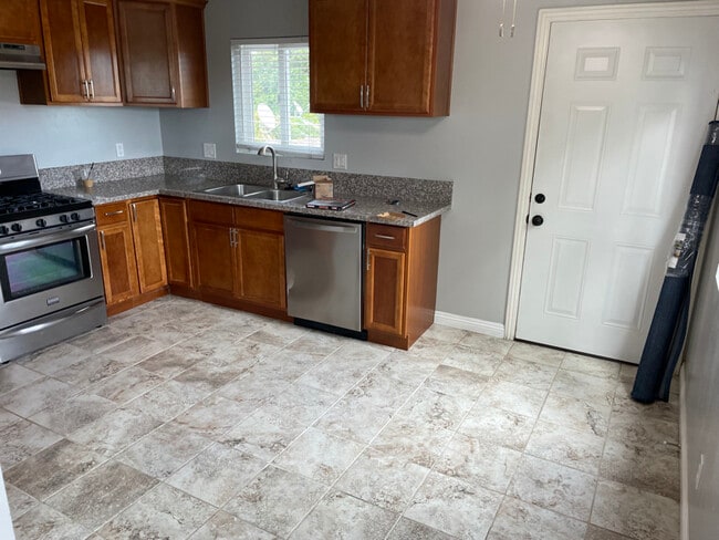 Photo - 5843 Myrtle Ave