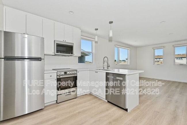 Photo - 1536 W 205th St