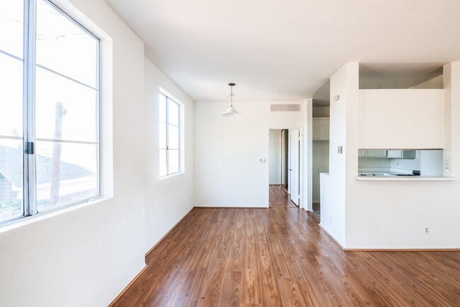 Photo - 2452 S Centinela Ave Unit 4