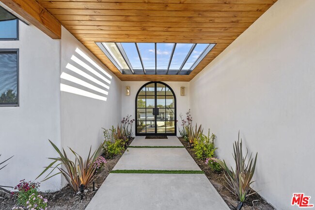 Photo - 4600 Don Quixote Dr