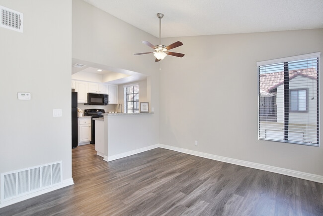 Photo - Villa La Paz Apartment Homes