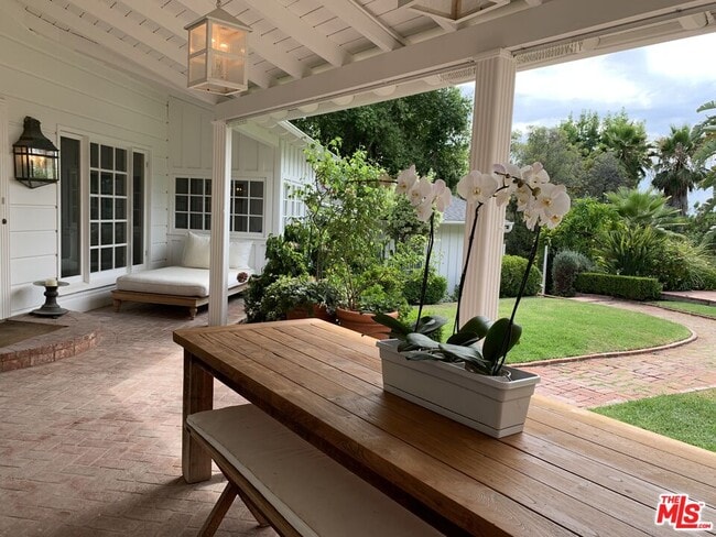 Photo - 8050 Mulholland Dr