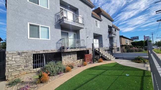 Photo - 13347 Victory Blvd Unit 203