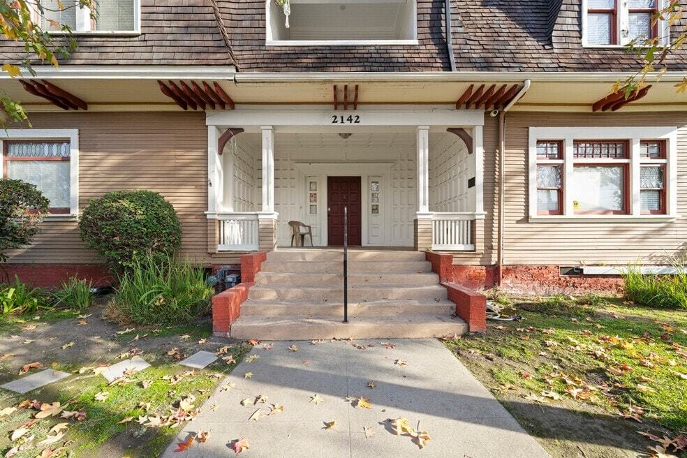 3D Tour - 2142 Portland St