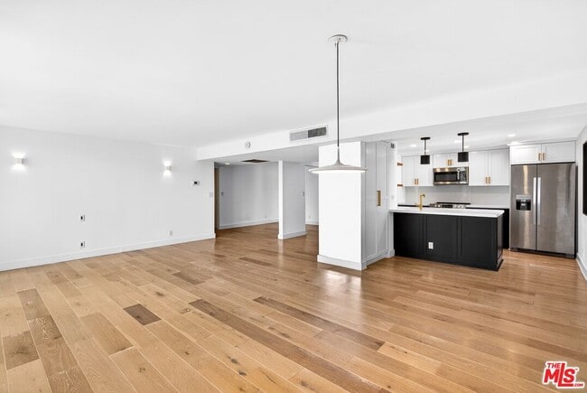 Building Photo - 10535 Wilshire Blvd Unit 411