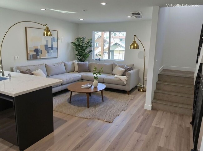 Building Photo - REST OF NOVEMBER FREE! Spacious 3 Bedroom ... Unit 1529 Winona Blvd