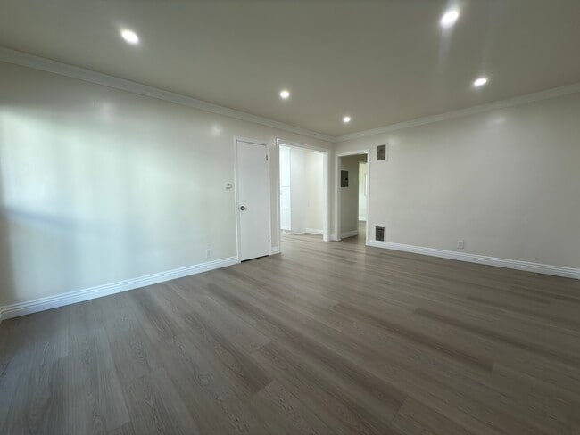 Photo - 5110 Harold Way