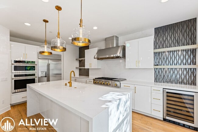 *Limited Move In Special - $1,000 off Firs... - *Limited Move In Special - $1,000 off Firs... Townhome