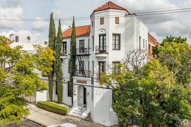 Val D' Kingsley LLC - Val D' Kingsley LLC