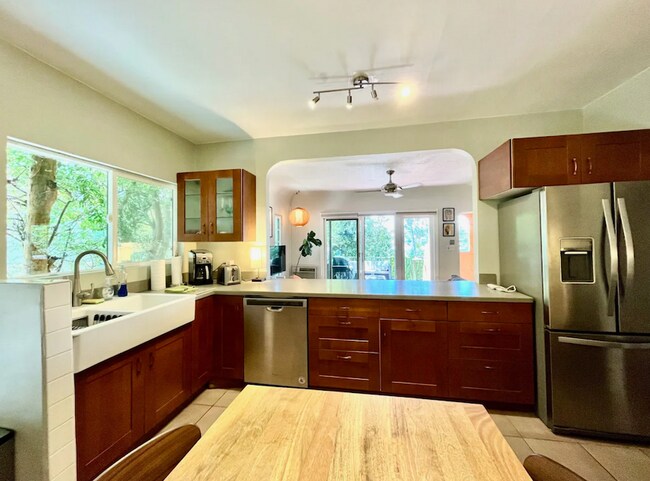 Photo - 2324 Teviot St Apartment Unit 2324