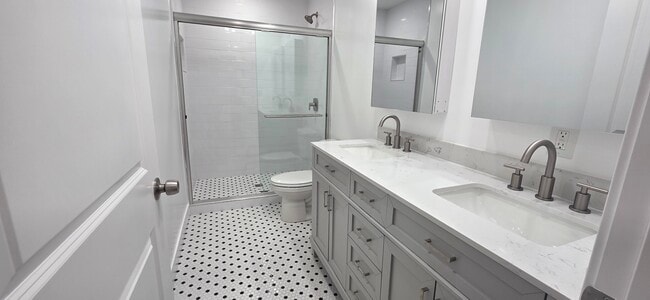 Photo - 1751 N Oxford Ave