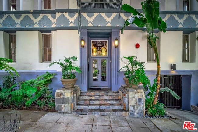 Photo - 1236 Flores St Unit 102