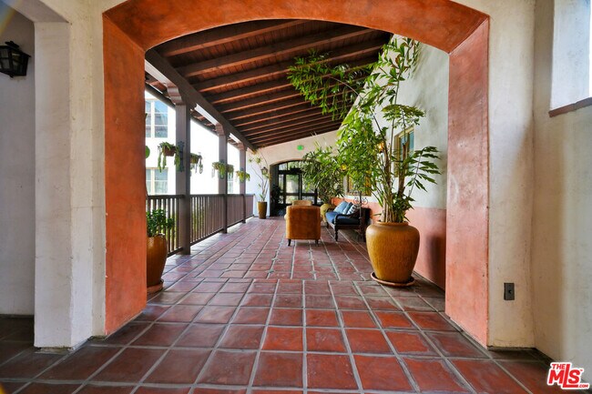 Photo - 1414 N Harper Ave Unit 5