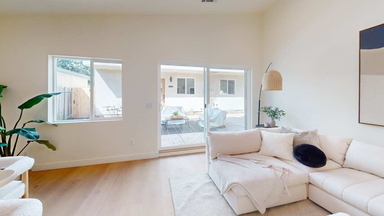 3D Tour - 6441 Satsuma Ave